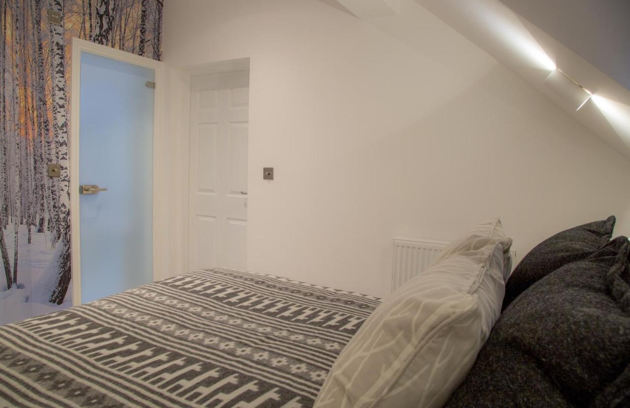 Winckley Stays Preston  Extérieur photo A bedroom in a typical apartment