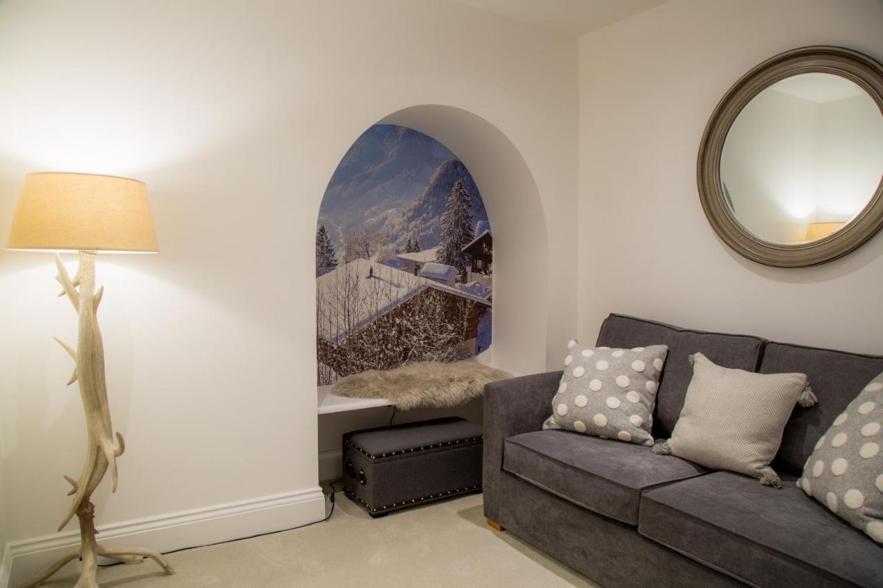 Winckley Stays Preston  Extérieur photo A wall mural in a living room